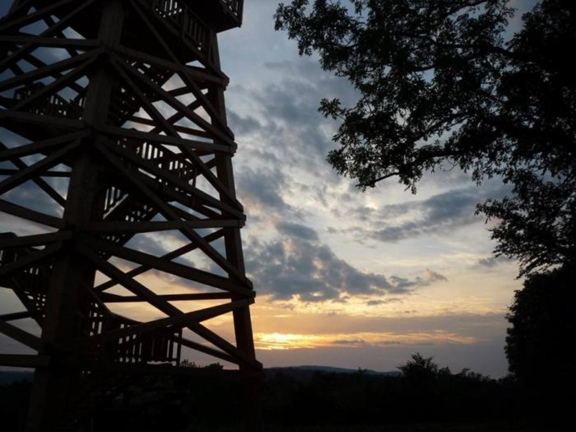 Light-bridge between Márkó and Bánd on 3rd December at the last hiking tour of 2022!