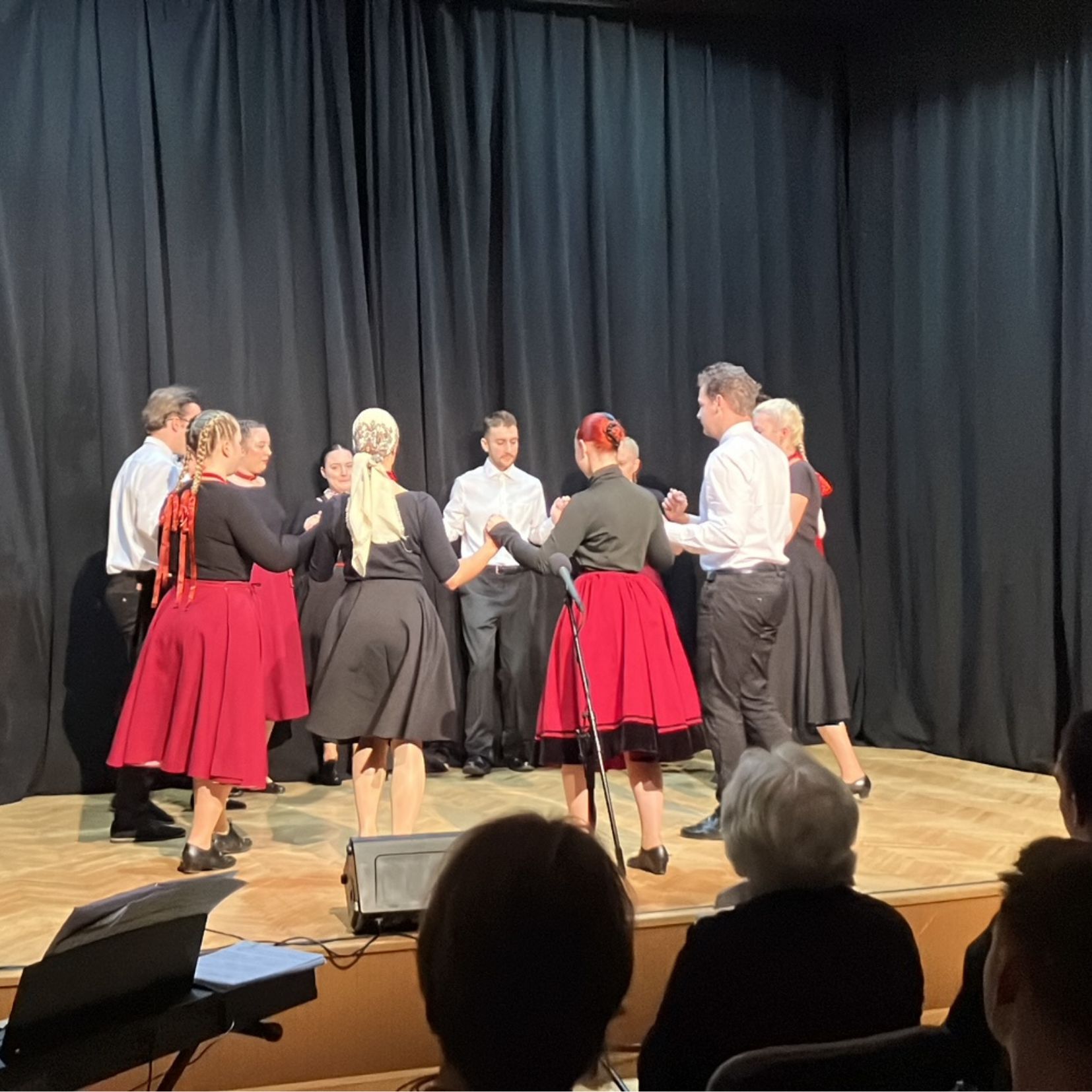 Egyetemi Néptánc Kör sikeres fellépése