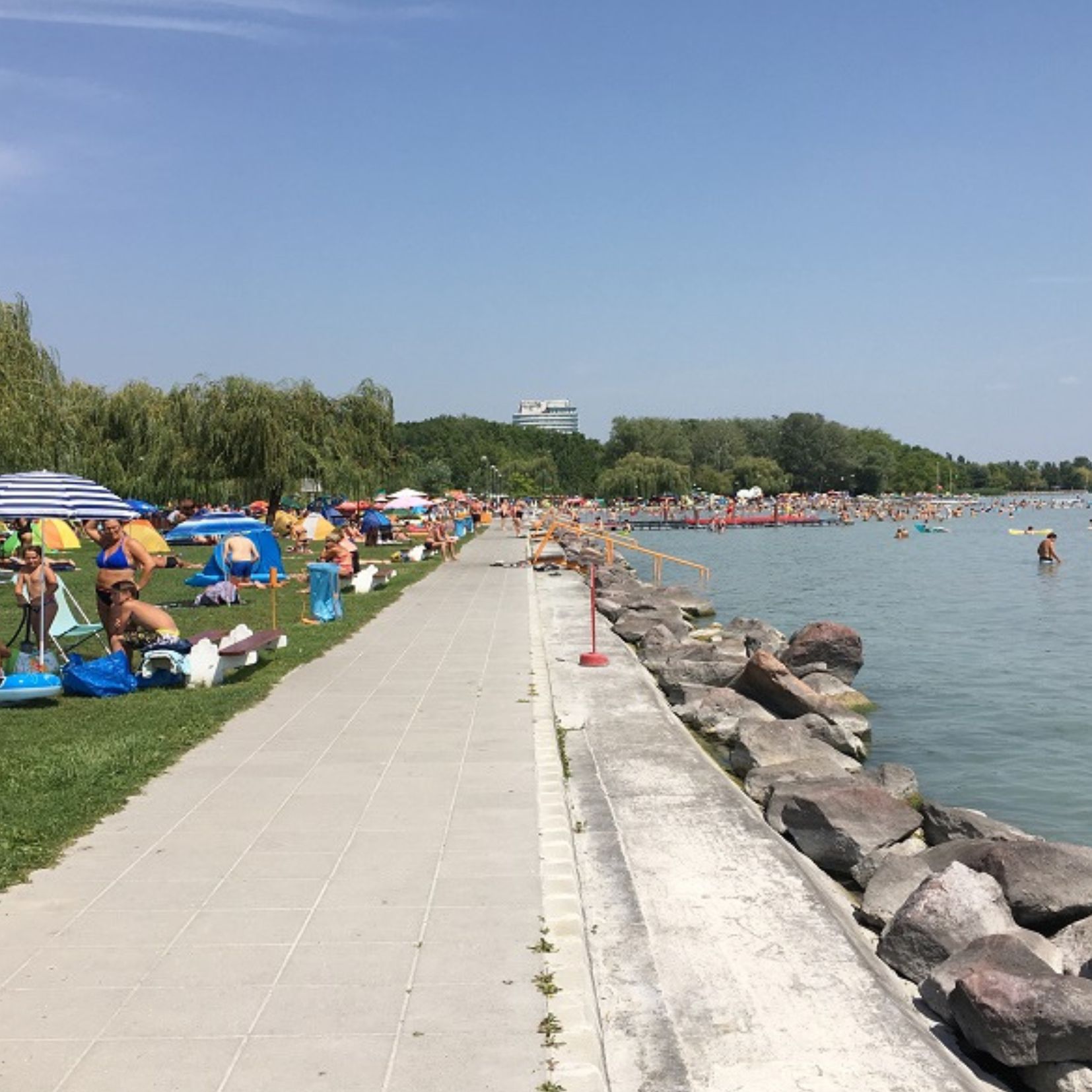 "Off to the beach" bike ride / 18 June